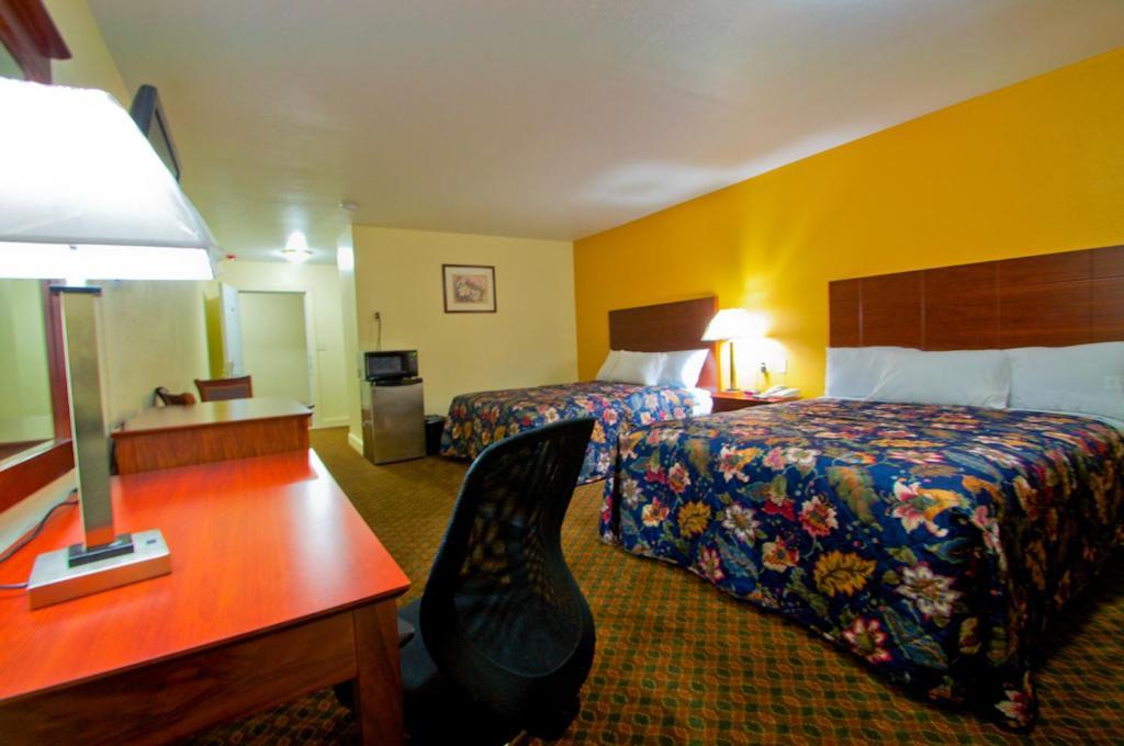 Passport Inn And Suites - Μιντλτάουν Δωμάτιο φωτογραφία